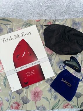Trish McEvoy Power of Makeup Book & Travel Cosmetics Case